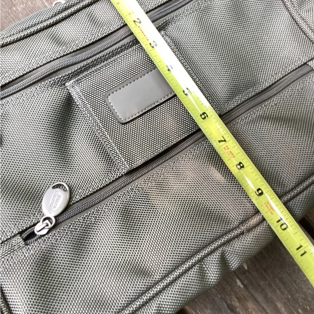 Stone Mountain 🆕WOT travel bag,tons of storage compartments, nylon carry strap